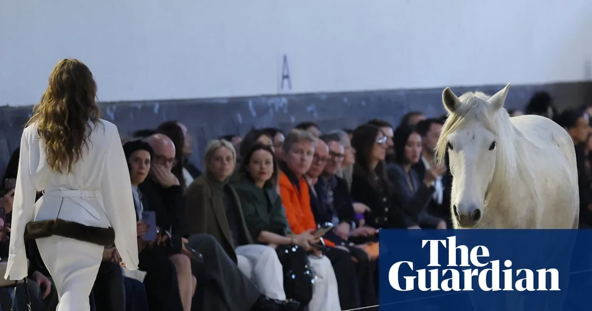 Stella McCartney's Paris show marks 25 years as Mulier bids farewell to Alaïa
