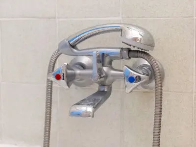 10-Minute Vinegar Trick to Banish Shower Limescale