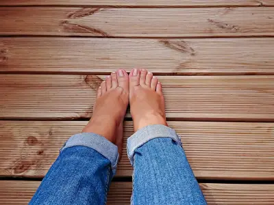 £23 Nail Pen 'Works Within Hours' to Fix Yellowed Nails