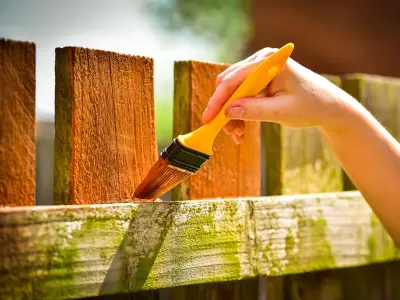 46p Sponge Hack Paints Garden Fences in Minutes