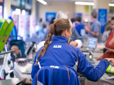 Aldi's £5 insulated lunchbag with antibacterial tech