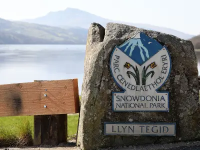Bikers fined nearly £1,000 after ice cream stops at Snowdonia lake