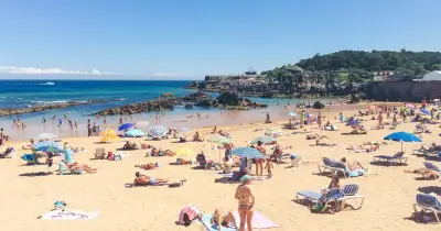 Brits in Spain warned after 800 stung by Portuguese Man O'War