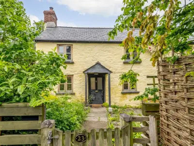 Brook Cottage: Quirky Welsh Borders Retreat Near Hay-on-Wye