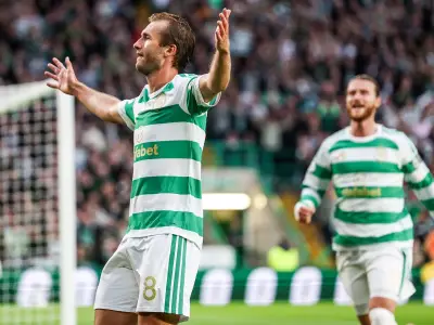 Celtic fans chant sack board as Hogh blanks in Dundee win