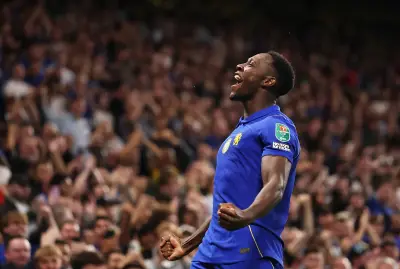 Chelsea 2-0 Luton: Welbeck debut goal seals Leeds tie