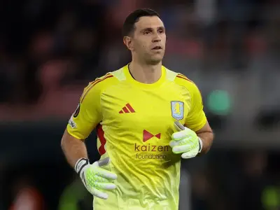 Chelsea weigh up shock Emi Martinez transfer as Xabi Alonso stance becomes clear