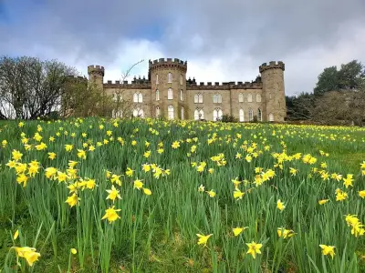 Cholmondeley: Cheshire Village with Castle, Gardens and Award-Winning Pub