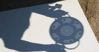 Colander trick to safely watch the solar eclipse tonight