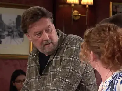 Corrie Fans Fear for Fiz as She Clocks Ross's Suspicious Behaviour