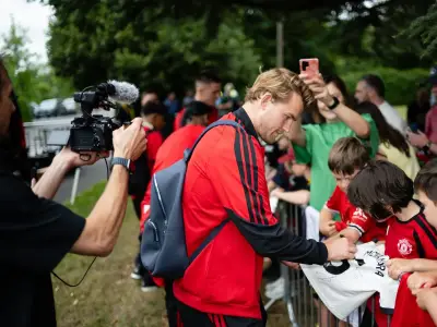 De Ligt joins Man Utd Ireland camp despite back surgery recovery