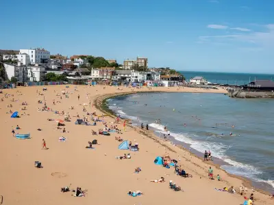 Deadly UK heatwaves could become norm, experts warn