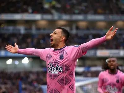 Dwight McNeil sends heartfelt Everton message after Crystal Palace move