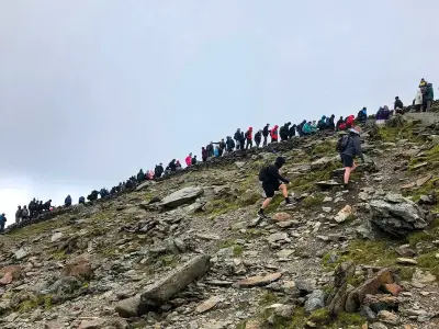 Eryri National Park won't intervene in Yr Wyddfa queue row