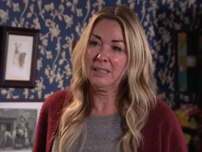 Fans fear for Cassie on Corrie after Ross locks her in car
