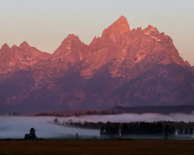 Fed's Warsh Signals Patience on Rate Cuts at Jackson Hole