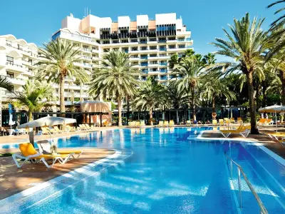 First-time Dad Finds Perfect Holiday with Newborn Twins at TUI Blue Gran Canaria
