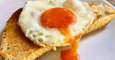 Fried Eggs Tastier with Sesame Oil Instead of Olive Oil or Butter