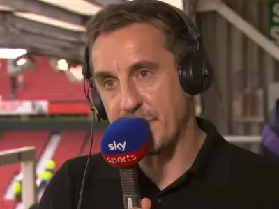 Gary Neville urges Man Utd to sign two defenders before deadline