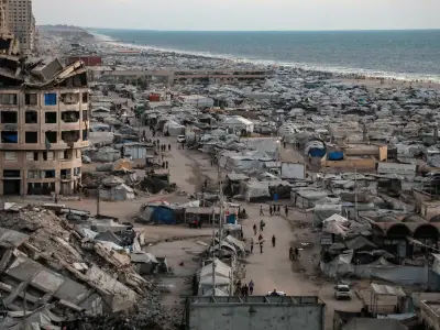 Gaza tent city: Families endure 50C heat, skin diseases and overcrowding