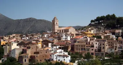 La Nucía: Spanish Town British Expats Love, 1 Hour from Benidorm