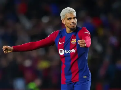 Liverpool target Araujo's Barca teammate hopes he returns