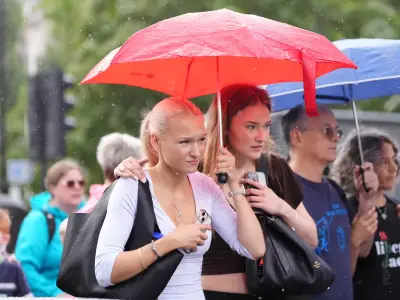 London thunderstorm warning: Yellow alert as rain sweeps capital