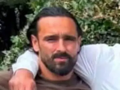 Man arrested for murder of dad shot dead at UK traveller site