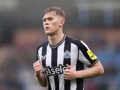 Man United 'very serious' about Lewis Hall transfer alternative with bargain release clause