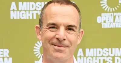 Martin Lewis sends 14-day warning to online shoppers over return rights