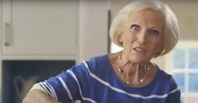 Mary Berry's lemon drizzle cake tip: soft spread for light texture