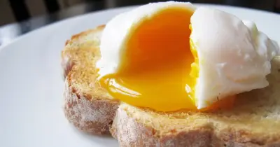 Microwave Poached Eggs: Easy 2-Minute Method
