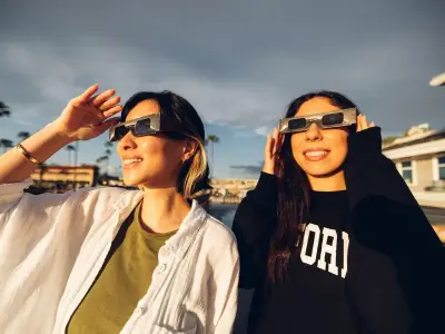NHS eye doctor shares 3 safe ways to watch eclipse without glasses