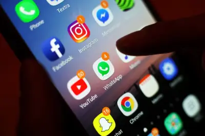 Scottish youth groups urge Burnham to rethink under-16 social media ban