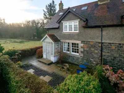 Sea View: Cosy Northumberland Cottage Near Beaches
