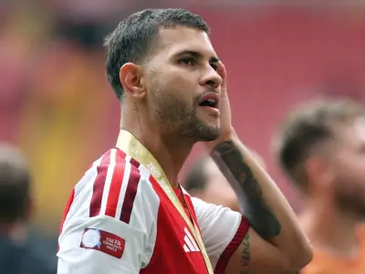 Shearer warns Guimaraes of frosty Newcastle return with Arsenal