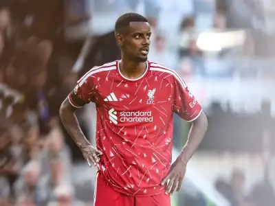 Shearer warns Liverpool must adapt to get best from Isak