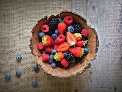 Simple 35p vinegar trick keeps berries fresh for up to 10 days