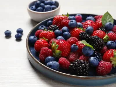 Simple 35p vinegar trick keeps strawberries and berries fresh for days longer