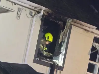 Teen fractures spine jumping from window to escape fire