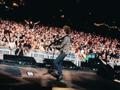 The Kooks' 20th Anniversary Thames Show: A Night of Nostalgia and Fireworks