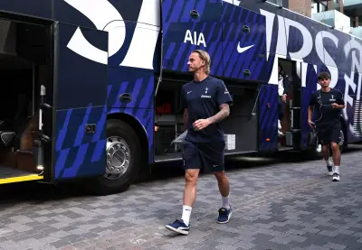 Tottenham vs Brentford: De Zerbi hands debuts but Van de Ven out