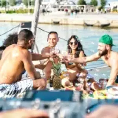 Travel safety tips for teens heading on first mates' holiday