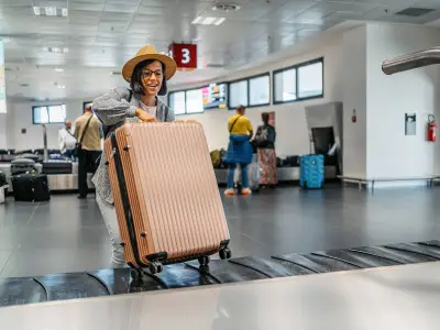 Travellers urged to ditch bright suitcases to reduce lost luggage risk