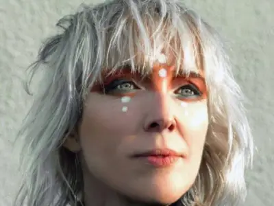 Tributes pour in for Irish singer Cat Dowling after death