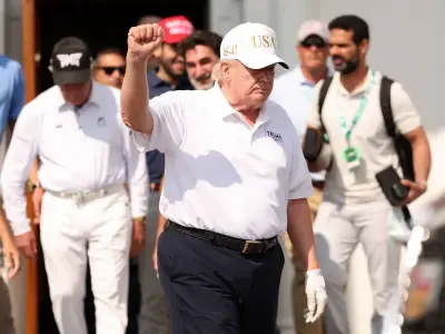 Trump sparks health fears after 'disturbing' golf images