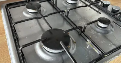 White vinegar beats Cif in hob cleaning test