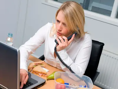 Workers Spend a Year of Their Lives Eating Lunch at Desks