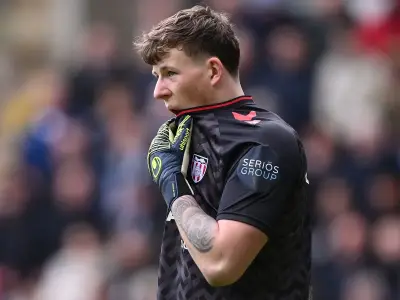 Wrexham agree £8m deal for Sunderland keeper Patterson