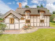17th-century thatched cottage with Mere views in peaceful Hanmer hamlet